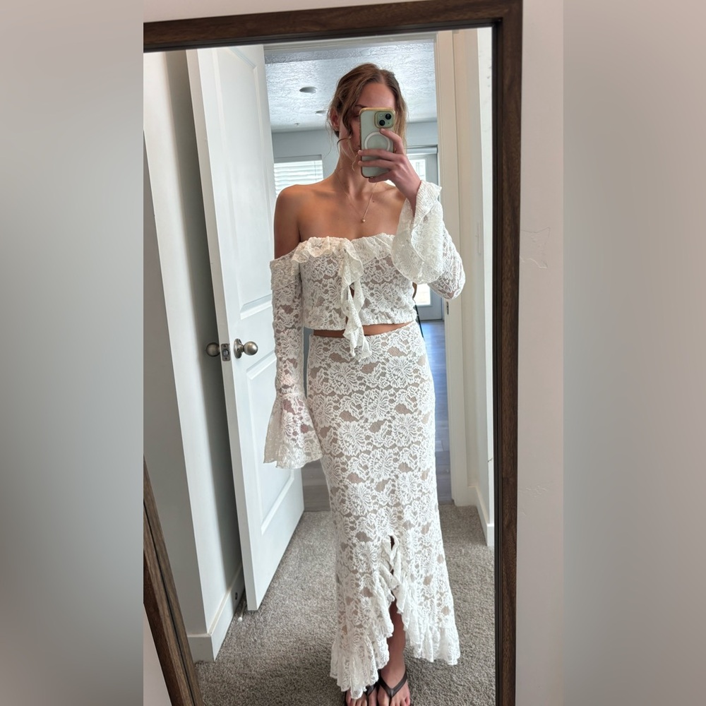 Artemis Lace Plisse off shoulder top - ivory